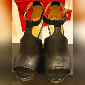 Coach platform wedges